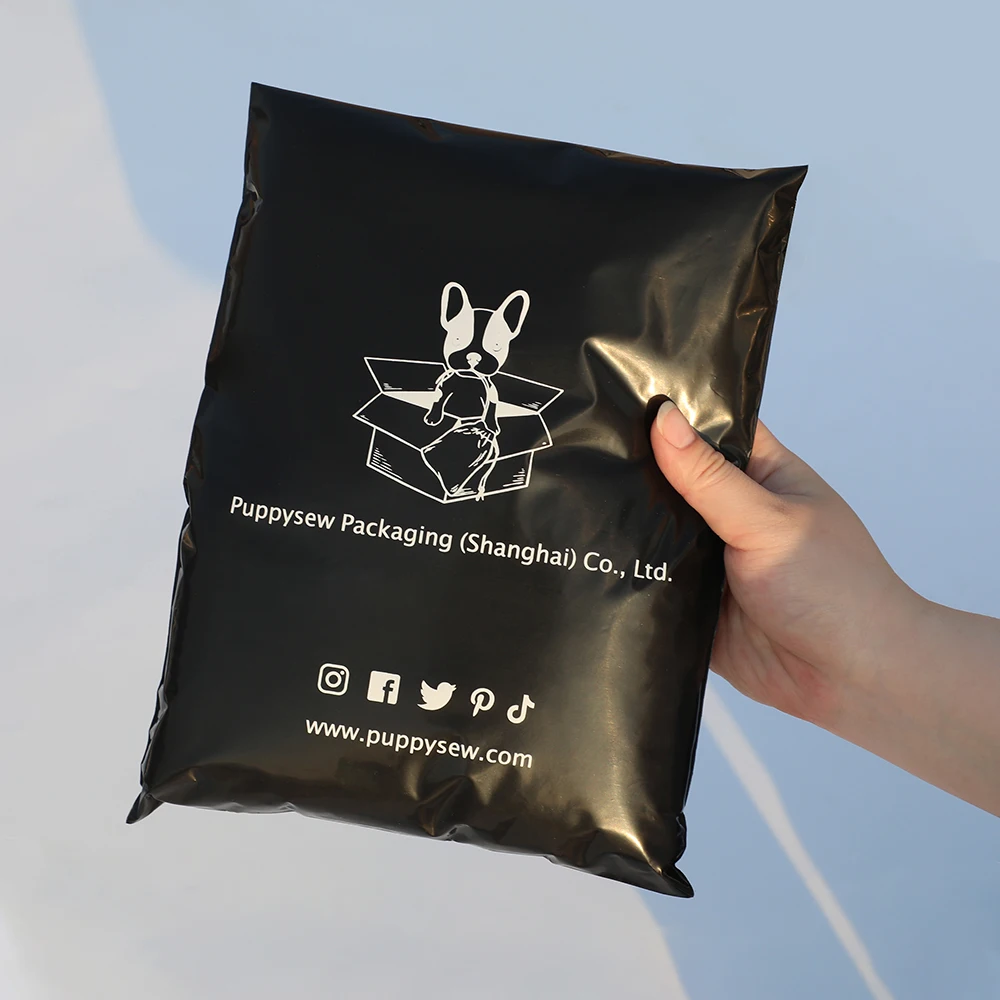 ถุงไปรษณีย์โพลีสีดําแบบกําหนดเอง 50-500 กระเป๋าจัดส่งแบบกําหนดเองพร้อมโลโก้สีเดียว ถุงไปรษณีย์สีดําเคลือบเงาแบบกําหนดเอง