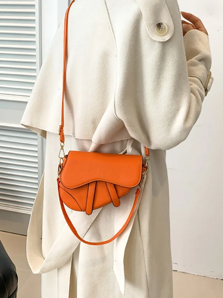 

Luxury designer mini small bag female 2025 new fashion summer female bag texture shoulder bag all-match messenger saddle bag