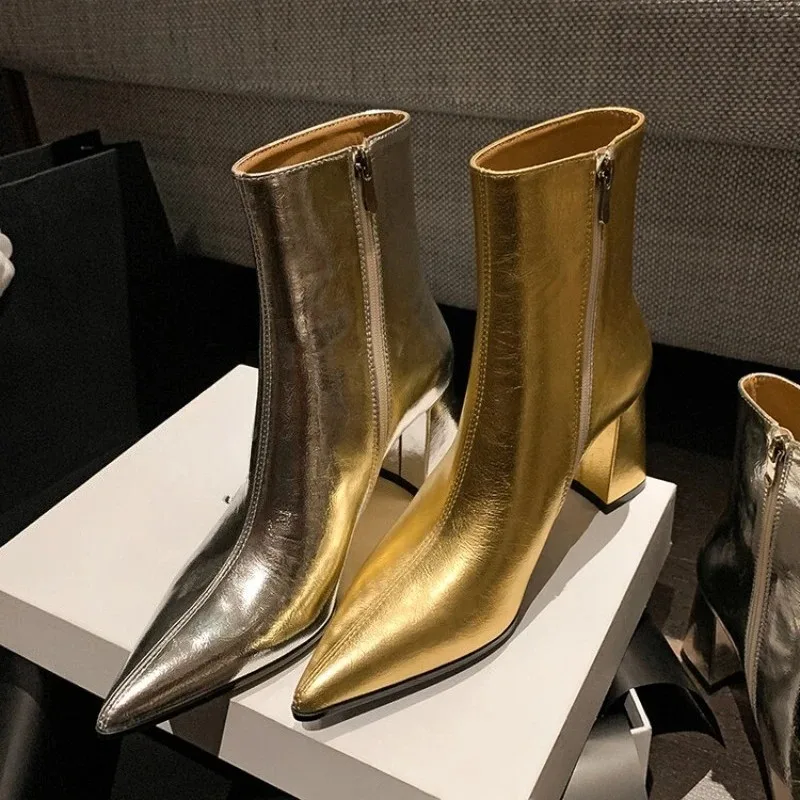 أحذية عارية جديدة لعام 2025 للنساء موضة خريف جديدة بمقدمة مدببة وحافة لامعة وسحاب مريح بكعب عالٍ