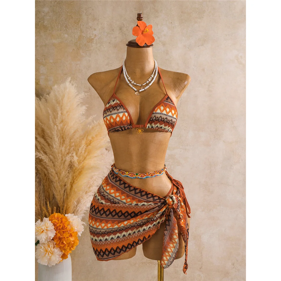 Bedruckter Bikini mit Sarong-Oberteil, Damen-Badeanzug, dreiteiliges Bikini-Set, gepolsterter Badeanzug, Badebekleidung, Modell V8332. – Detail 13