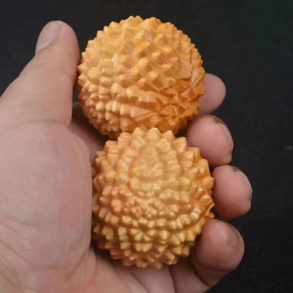 Laser Carving Polished Durian Walnut Palm Pulp Fitness Ball Natural Thuja Wood Crafts Ornament Exercise Finger Paperweight Decor