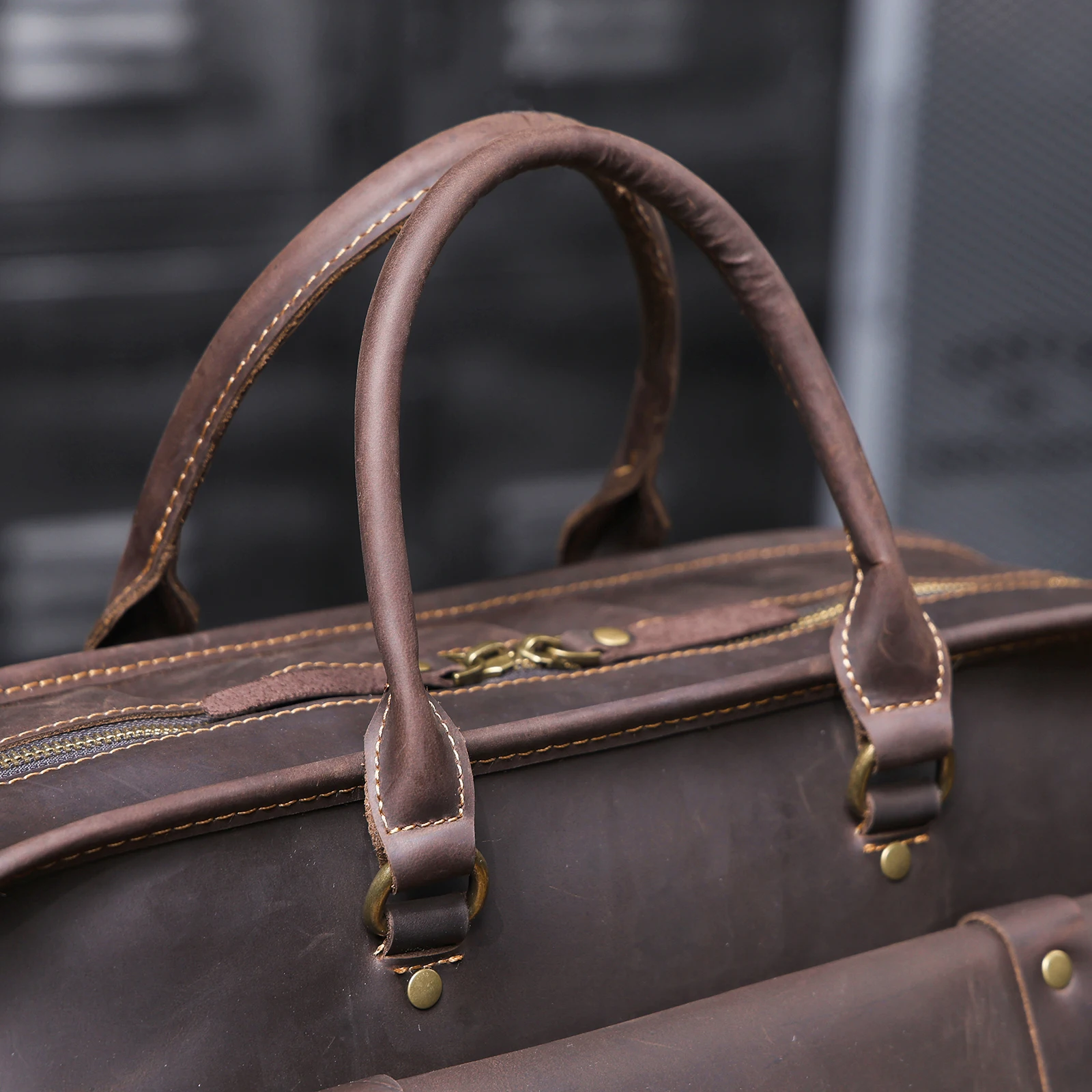 S.WORKER Klassische Aktentasche aus echtem Leder für 15"-Laptops für Herren | Handtasche aus Vollnarbenleder, Umhängetasche für Herren, Büro, Business – Detail 14