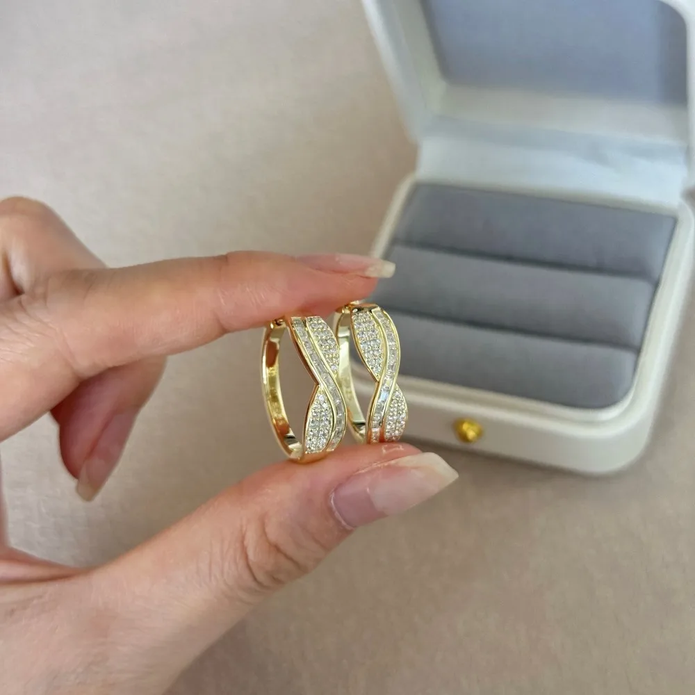

New S925 Silver Earnail Female Niche Light Luxury M ö bius Ring Design Heavy duty Diamond Set Large Earrings