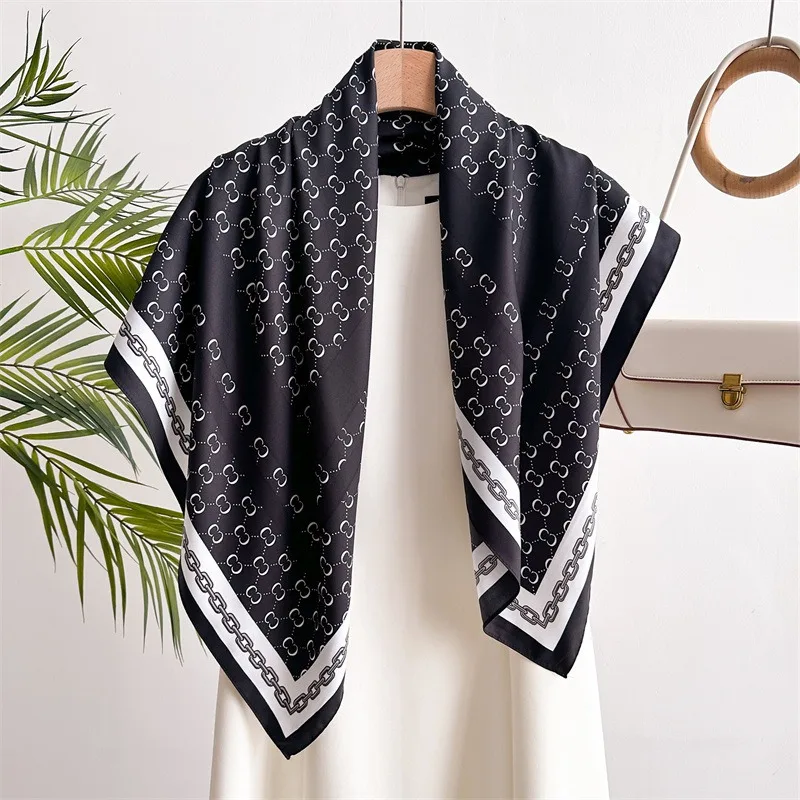 

Квадратный шарф с геометрическим принтом и цепочкой 68 см, женский весенне-осенний шарф из искусственного шелка с принтом, модная солнцезащитная шаль