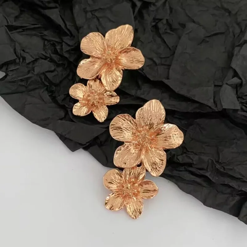 Retro Gold Color Flower Stud Fashion Elegant Exaggerated Alloy Stud Earrings For Women Fashion Jewelry Party Gift Accessories