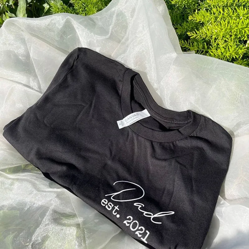 

Рубашка Dad Est 2022 — милая новая футболка для папы — подарок для папы — определение папы — рубашка ко Дню отца — Dad Est. Рождественский подарок 2021 2020