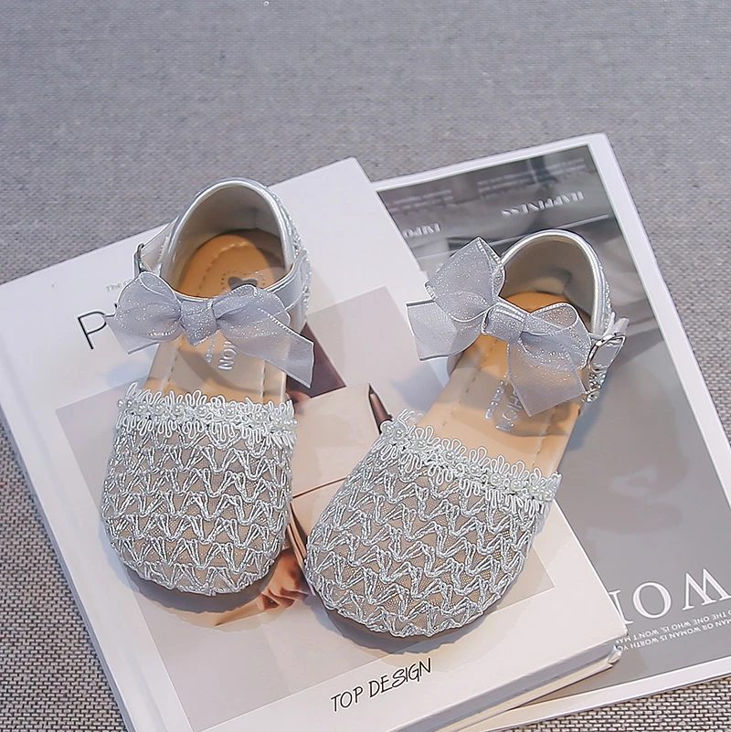 

Girls Sandals Princess Style Sweet Bows Kids Flat Shoes Korean Style Versatile 2026 Summer New Children Casual Shoes Non-slip