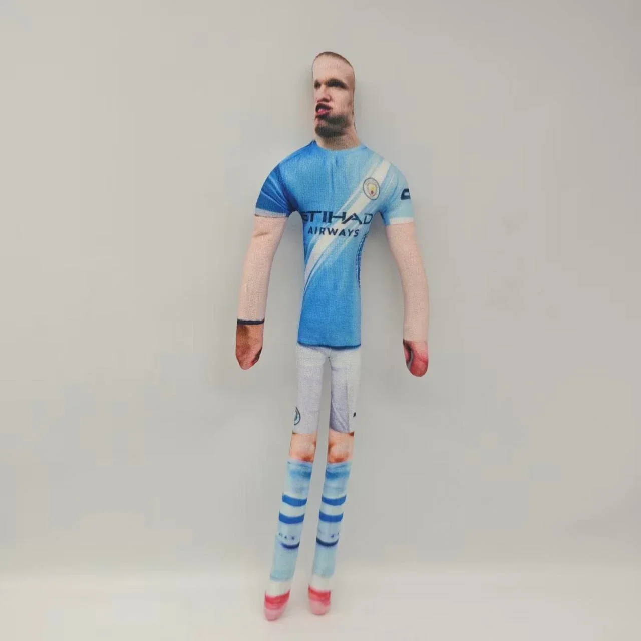 NEUER Stil 28cm Haaland Abstrakte Lustige Posierbare Plüschpuppe mit Internem Drahtgestell Randloses Design Fangeschenk für Fans – Detail 4