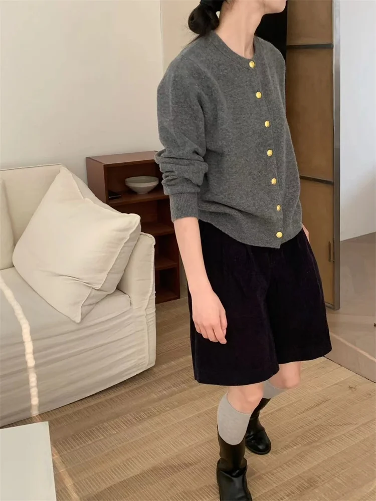 

Autumn/Winter New Chic Knitted Shirt Round Neck Solid Color Small Gold Button Sweater Women Coat White Cardigan Women Tops