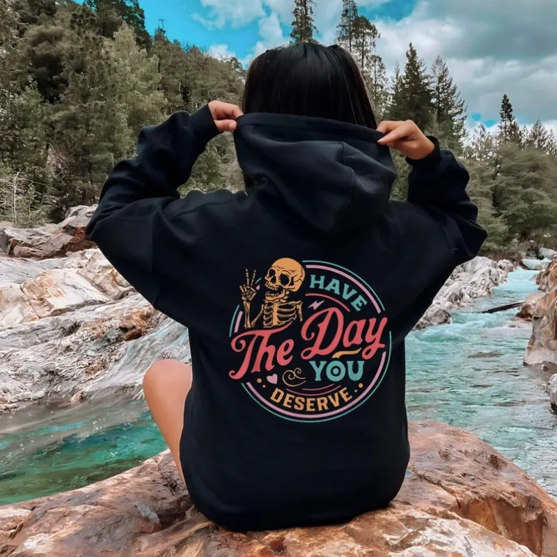 มีวันที่คุณควรได้รับเสื้อฮู้ดดี้ที่แสดงถึงความเมตตา เสื้อสเวตเชิ้ตสร้างแรงบันดาลใจ เสื้อฮู้ดดี้ที่ให้แรงบันดาลใจ เสื้อยืดลายกราฟิกโครงกระดูกที่มีอารมณ์ขัน ของขวัญ