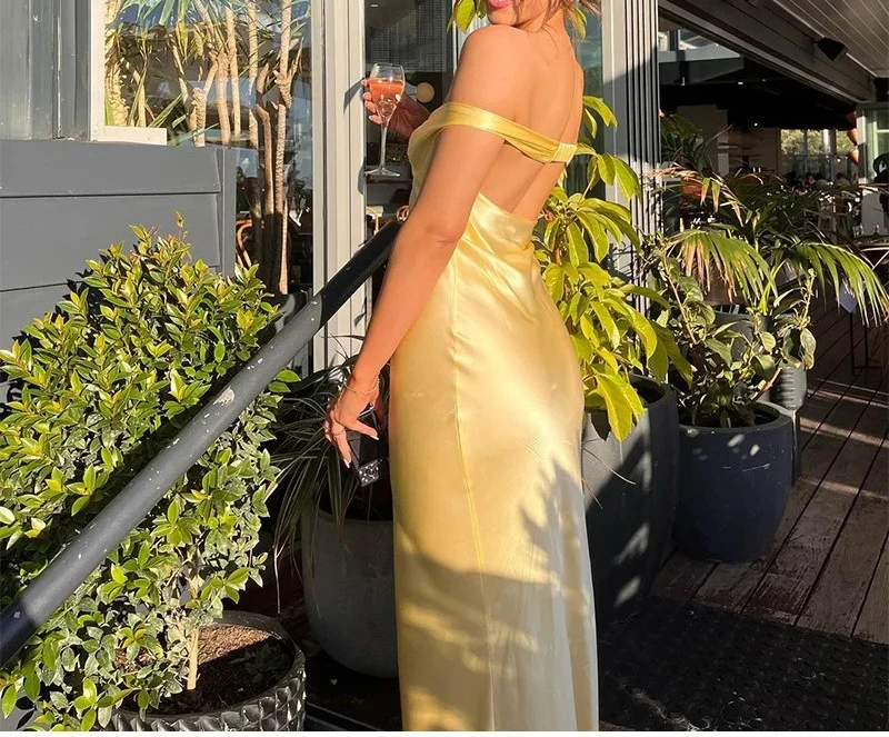 우아한 기질을 지닌 여성 드레스, 새틴 백리스 민소매 엑스트라 롱 드레스