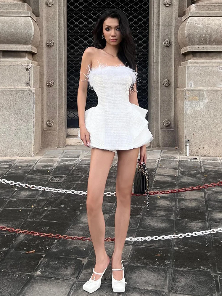 Sisterlinda Abito sexy patchwork di piume Donna Natale dolce senza spalline scozzese a strati Backless Party Club Elegante mini aderente