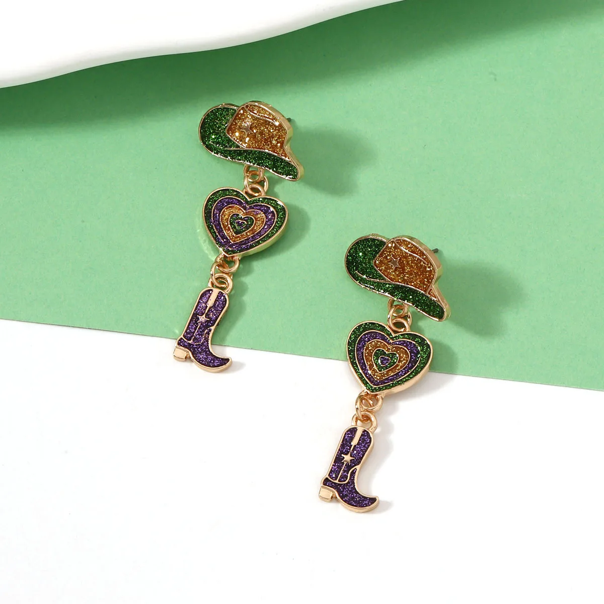 أحذية نسائية على الموضة وقبعات أقراط متدلية ، السنة الجديدة ، 2024