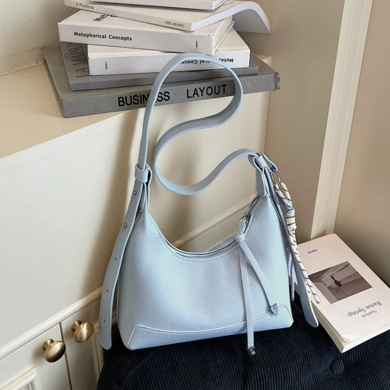 

Chic Women's Shoulder Bag Made Of Lizard-Print Leather Featuring Trendy Paris Neat Lightweight Daily Style​