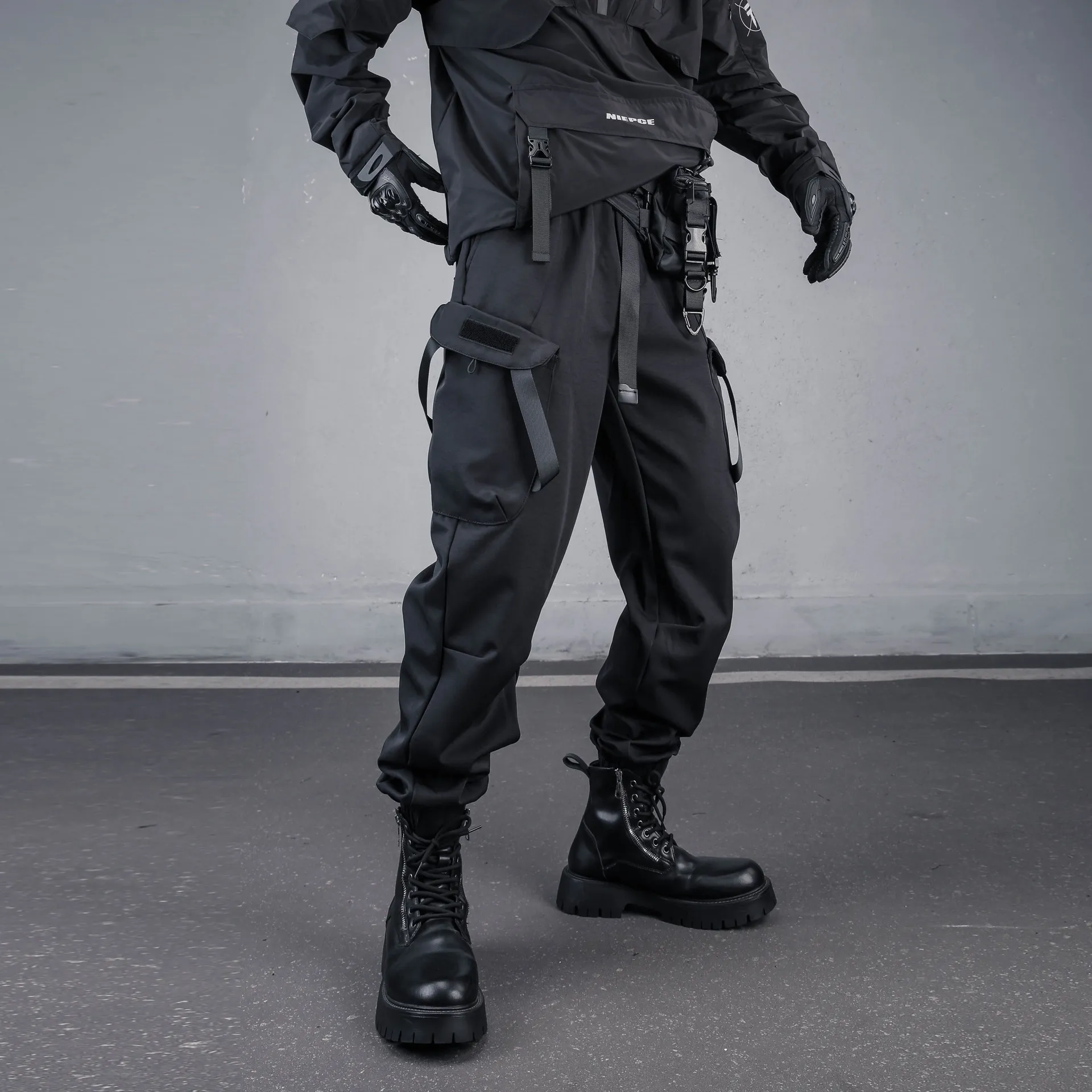다크 테크웨어 스타일의 다중 포켓 리본 장식 파라슈트 - Techwear Pants Tactical 리뷰 및 가격