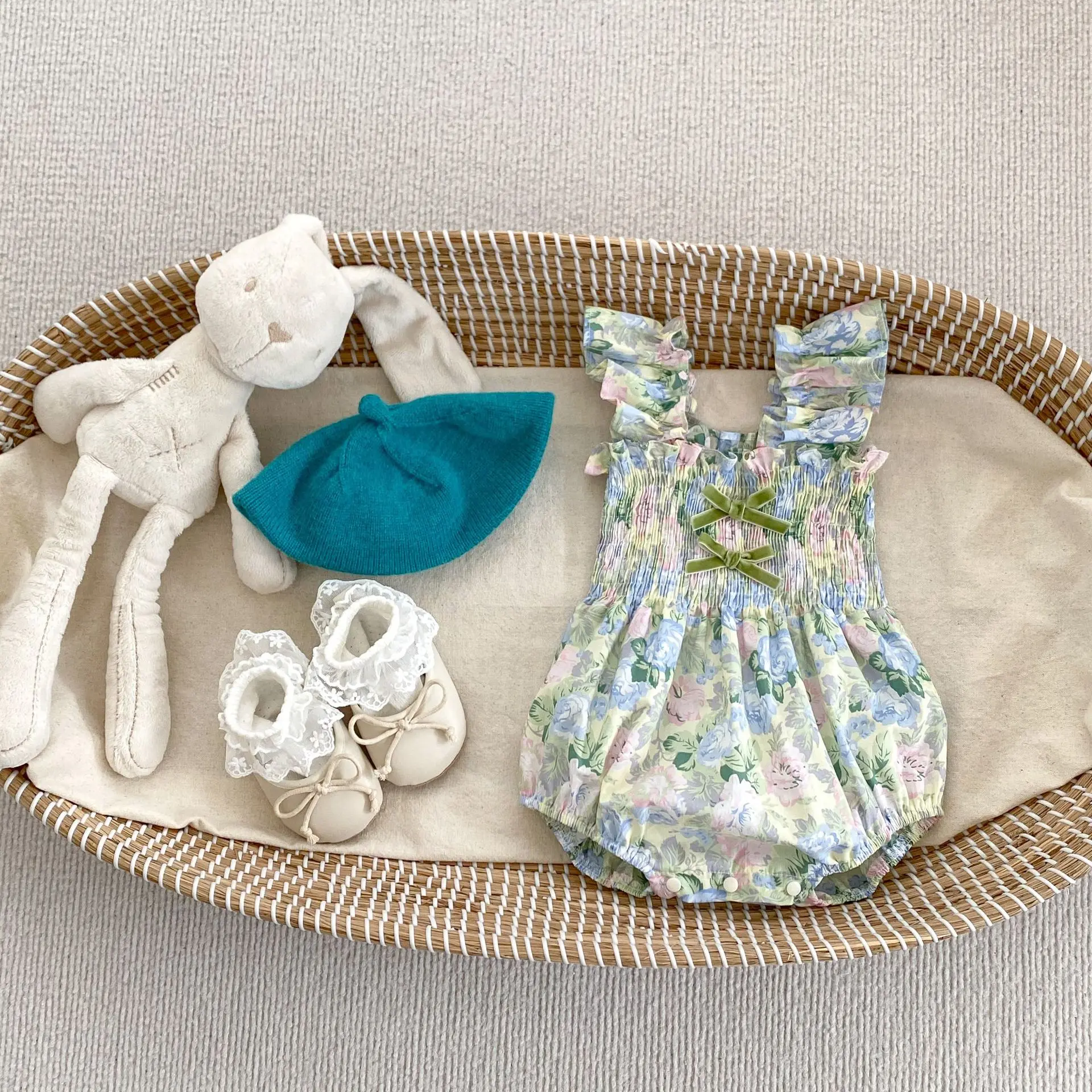 イン夏の姉妹女の子フリルドレスガールベビーちょう結びフライングスリーブフラワーラップおなら服クリーパー