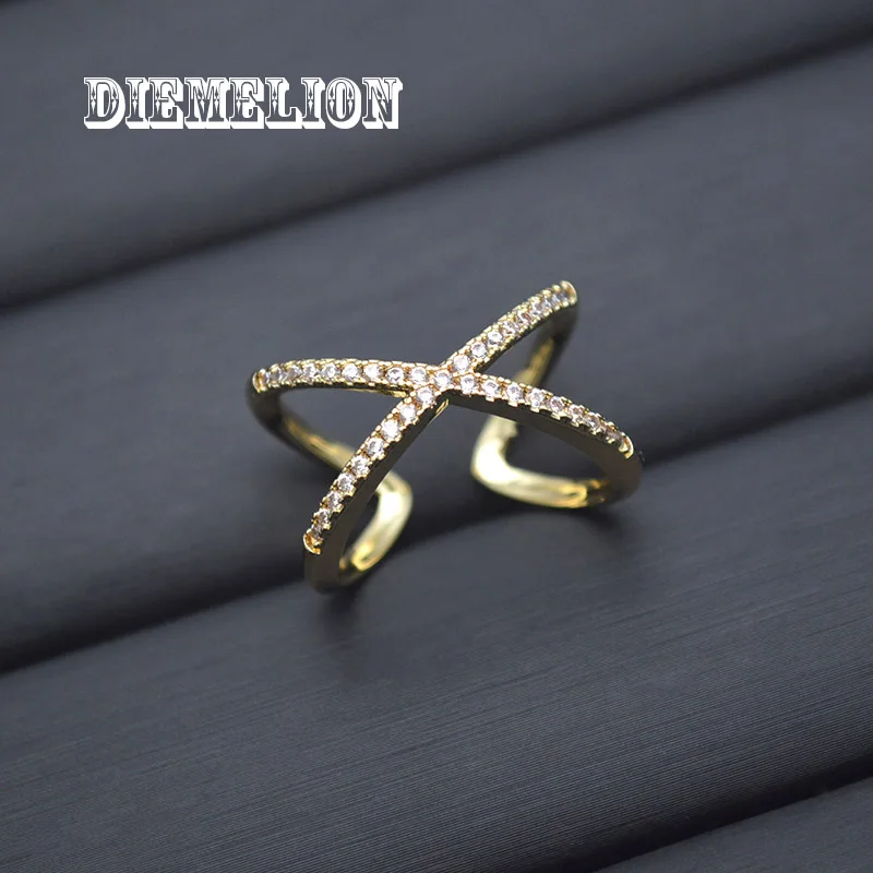 シンプルでスタイリッシュなクロス X シェイプ女性婚約指輪フル舗装ジルコンゴールドカラーオープン調節可能なリング女性の指アクセサリー