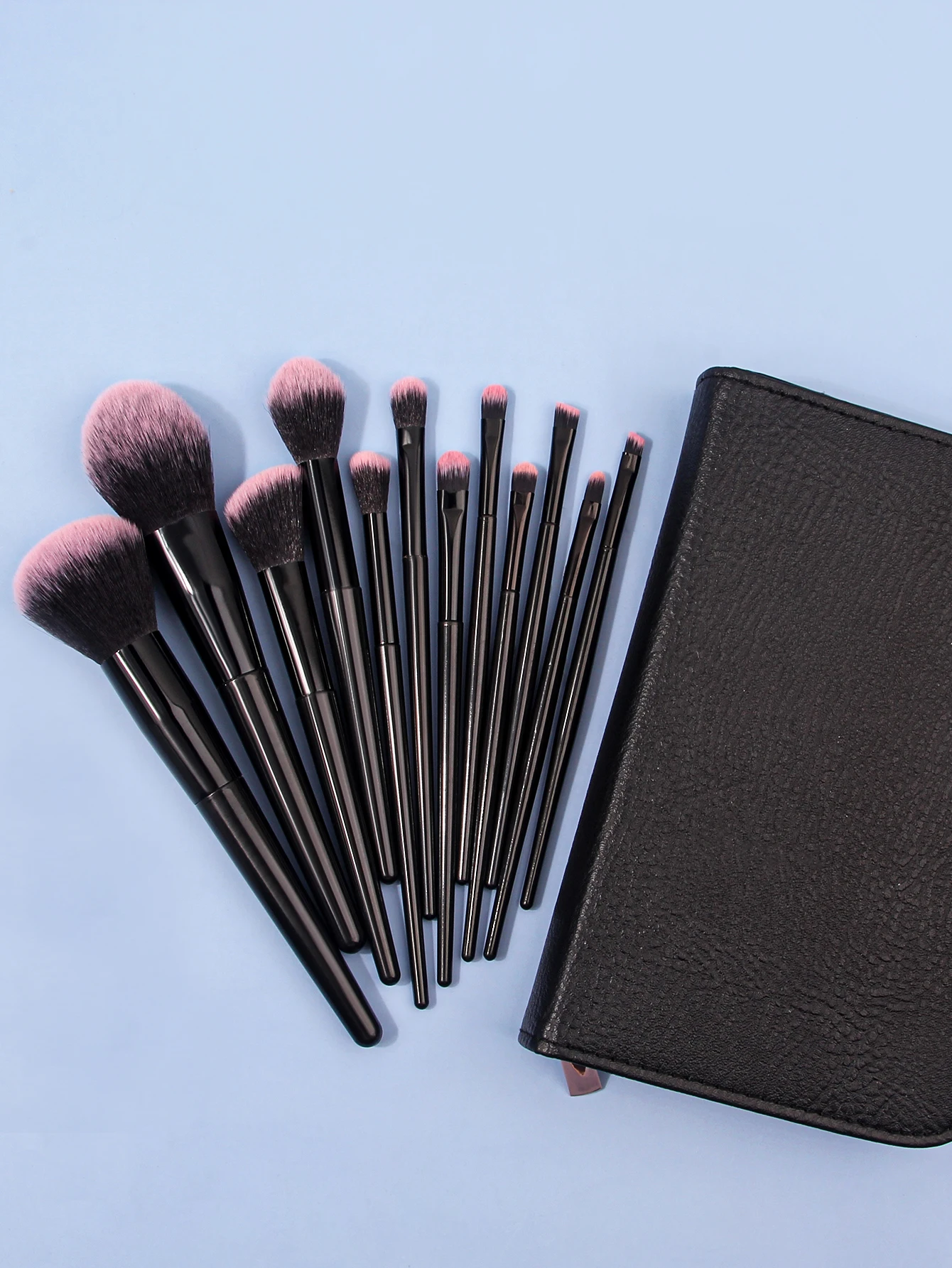 12 pcs Professional Makeup Brush Set With Makeup Pouch High Quality Makeup Kits Soft Hair Makeup Set With Cheap Price