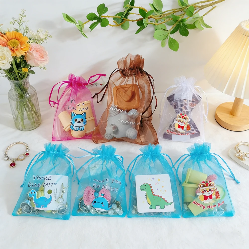 

100 шт./лот, подарочные мешочки из органзы на заказ, разноцветные мешочки на завязках для конфет, украшений, упаковки, свадебные подарочные пакеты, мешочки из органзы