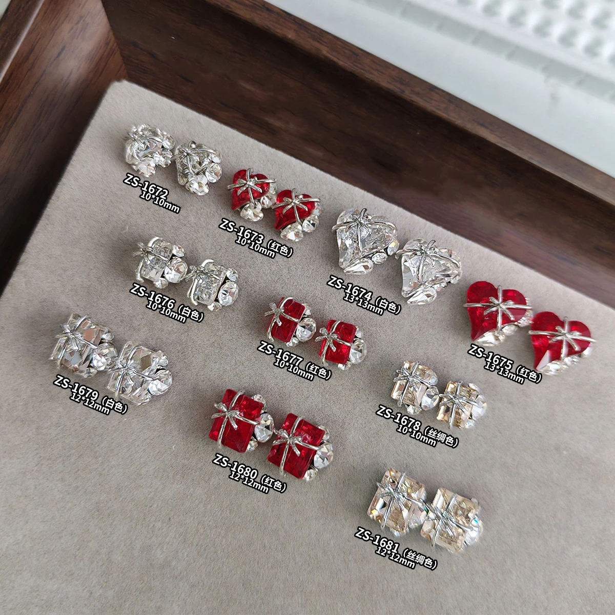 5PCS 3D Gift Box Alloy Nail Rhinestones Luxury Sparkling Heart Square Crystal Stacked Diamond Decor For Bridal Holiday Manicure