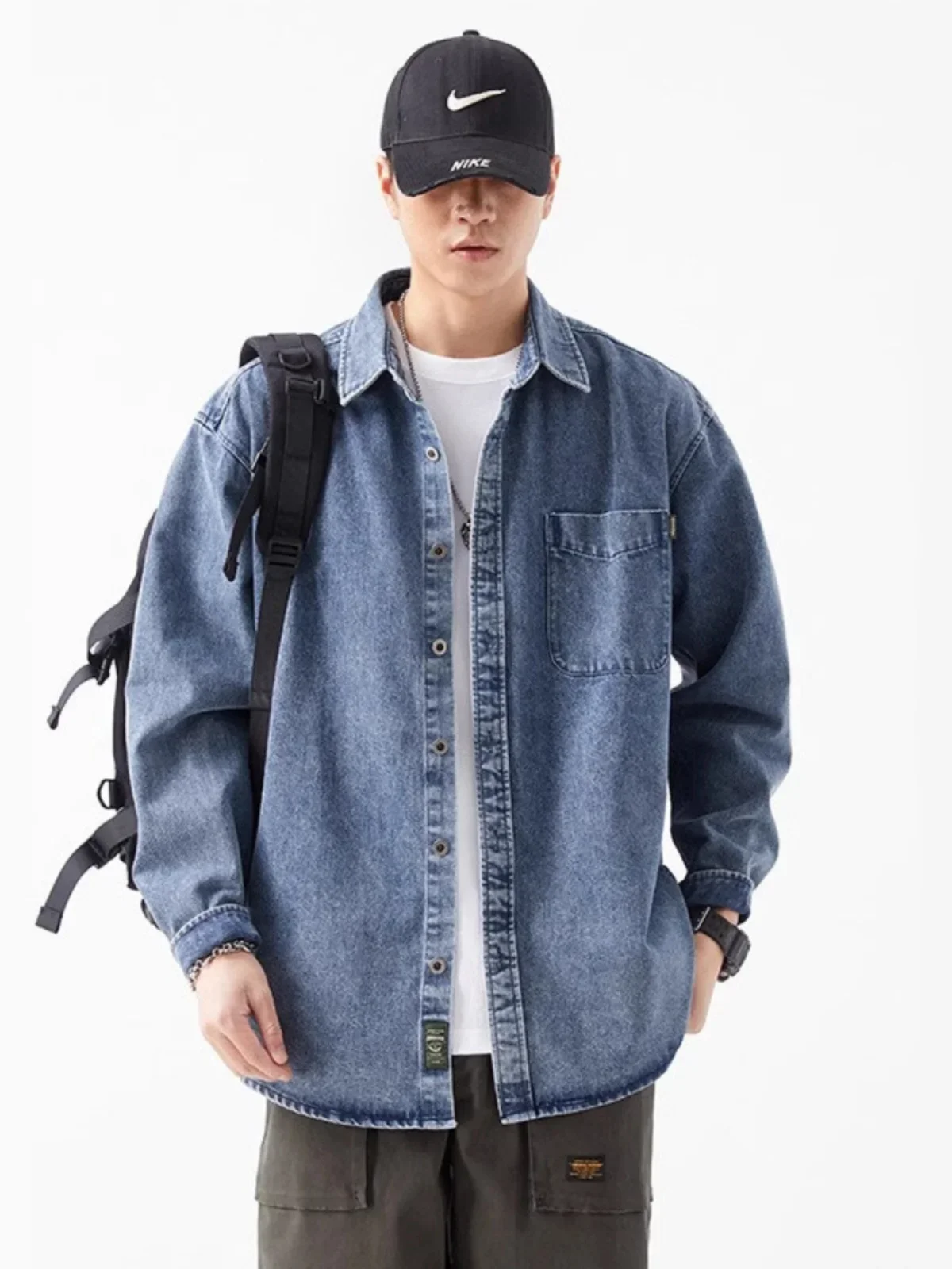 سترة سوداء من قماش الدنيم للرجال، لخريف وشتاء 2025 سترة جديدة كبيرة الحجم للرجال من قماش الدنيم