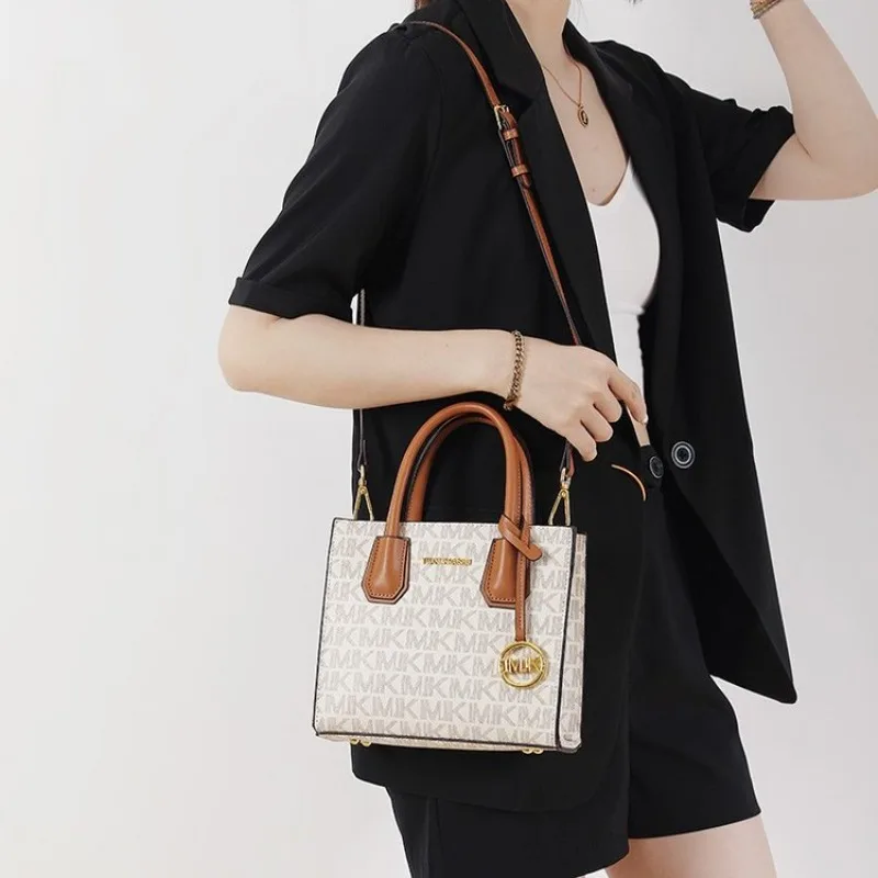 

Vegan Leather Saddle Bag: Curved French Style Female Handbag, 2025 Retro Revival Trend with Adjustable Crossbody Strap