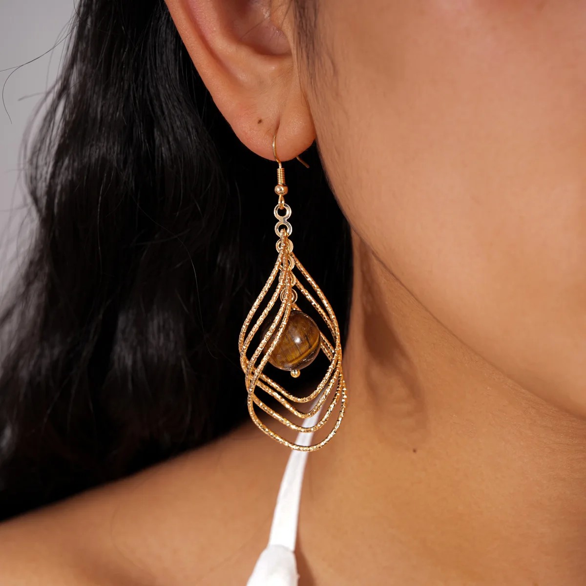 Retro coffee color tiger's eye stone twisted rhombus earrings light luxury high-end earrings fashionable personalized earrings
