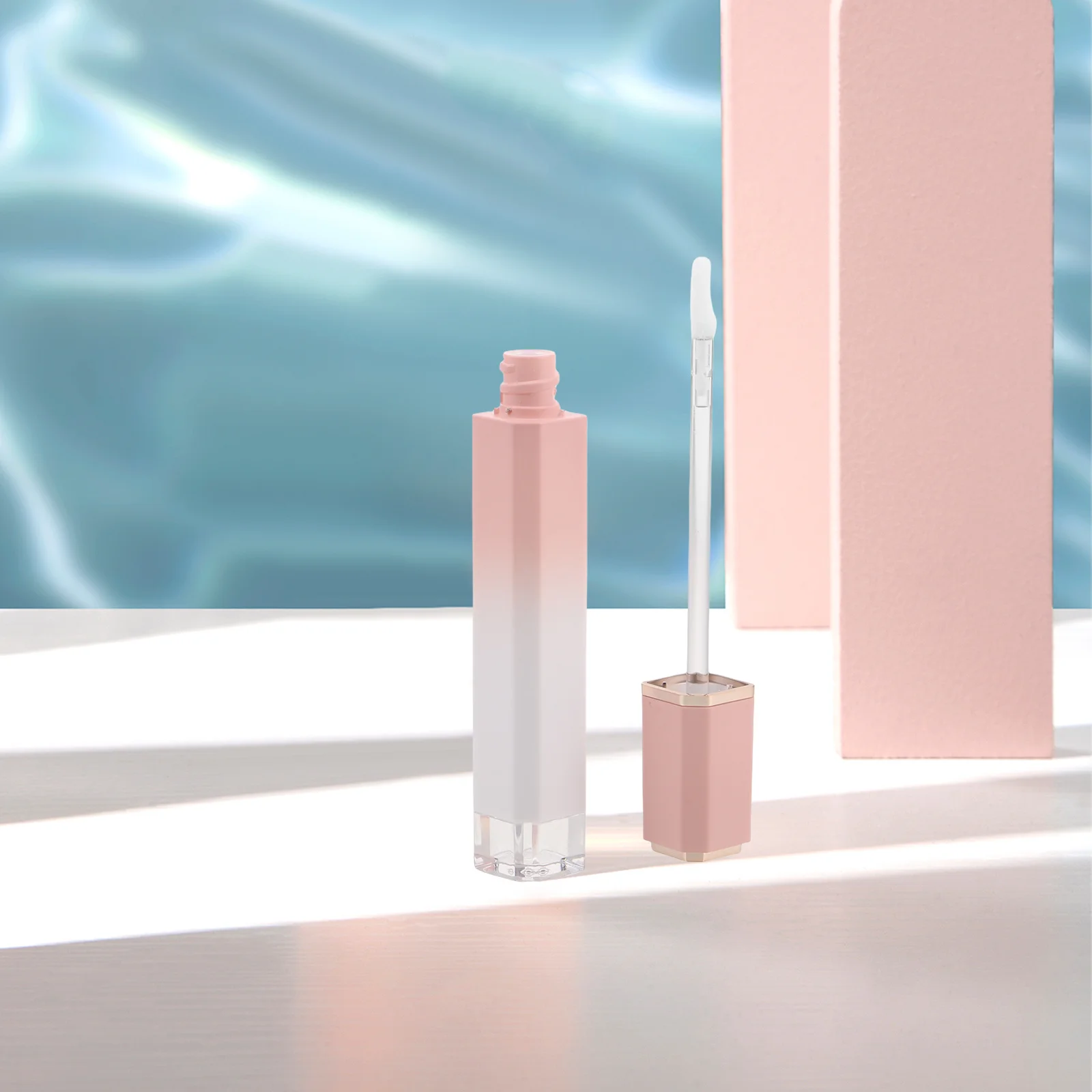 Puste tubki na błyszczyk, wielokrotnego użytku butelki na błyszczyk, uroczy mini zestaw DIY do błyszczyków, kreatywne pojemniki do makijażu, do użytku w podróży.