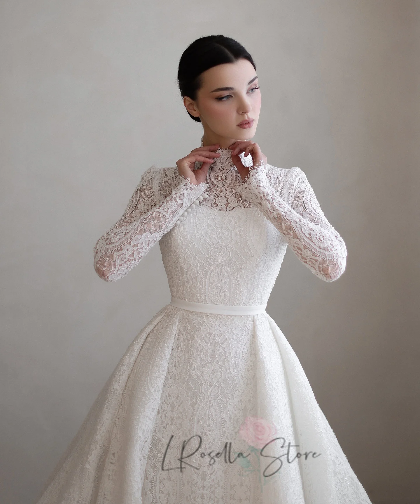 Musulmano morbido pizzo scollo alto maniche lunghe abito da sposa a trapezio strascico di corte bottoni sul retro abiti lunghi Robe de mariée personalizzati