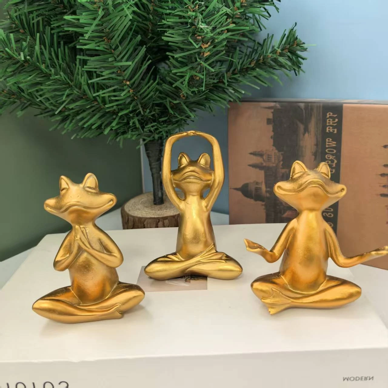 

Golden Frog Resin Craftwork Yoga Toad Abstract Animal Sculpture Frog Decorative Figurines Yoga Practitioners Home Decoration