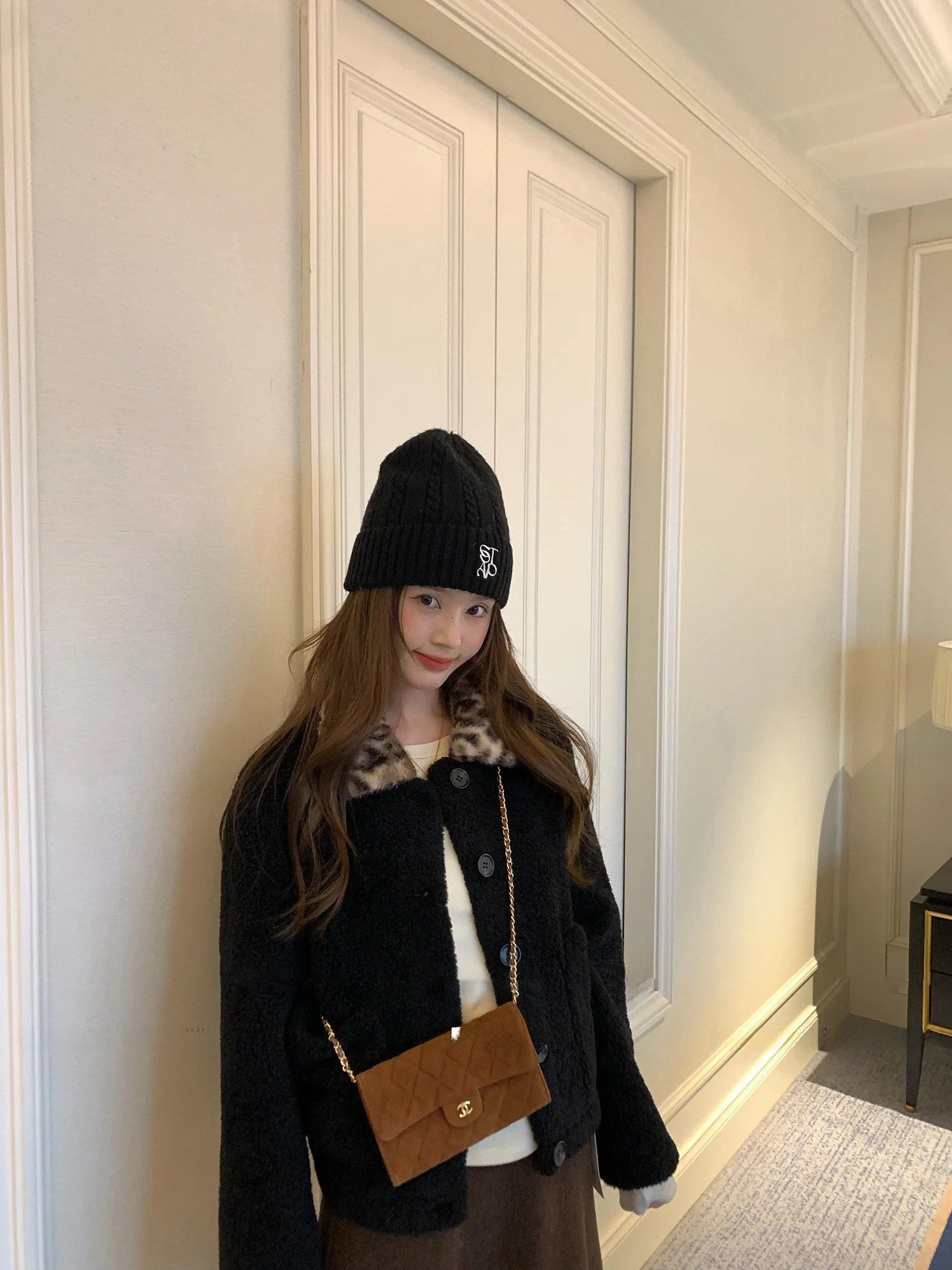 

HuaHua Warmth-Locked Lamb Fur Jacket with Stand Collar And Color-Block Design Eco-Friendly Finance Leopard Pattern Short Coat
