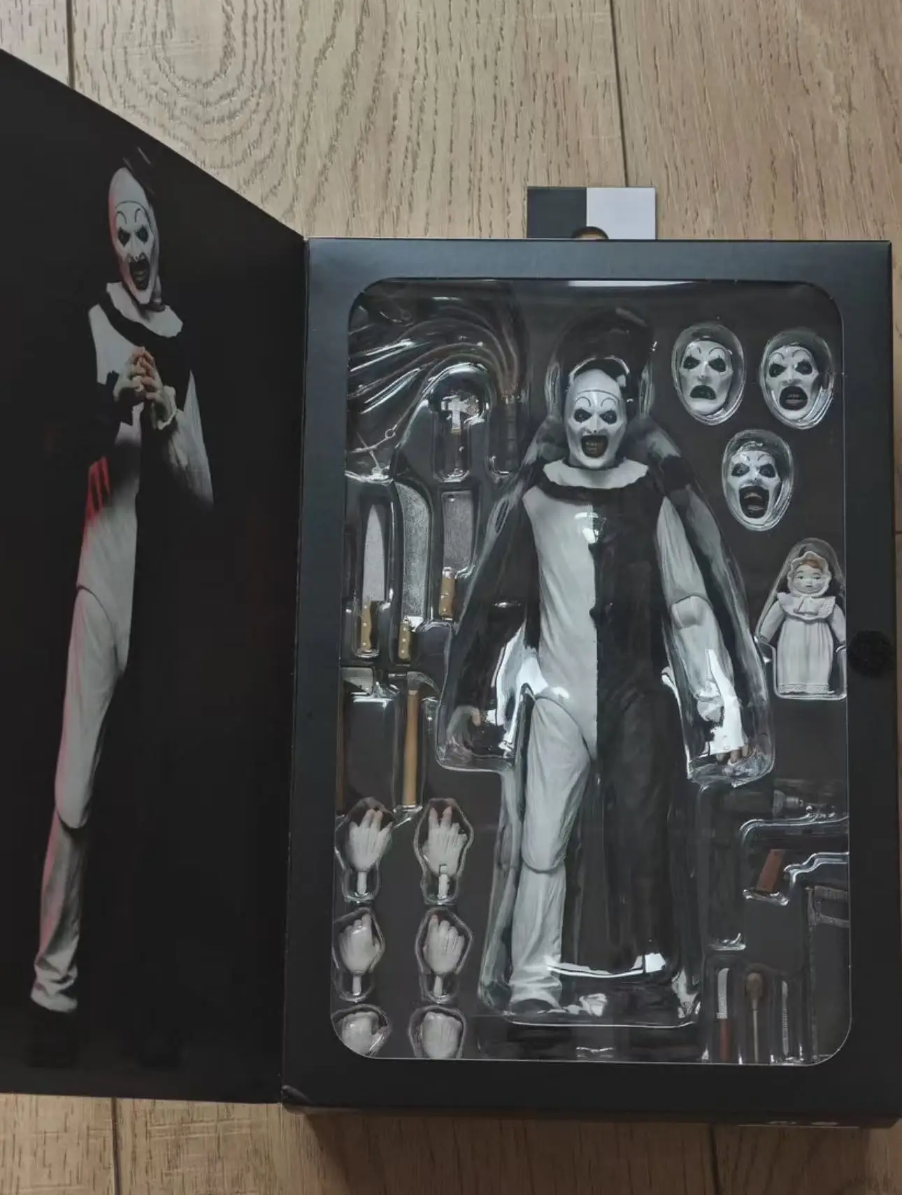 

NECA 45251 Soul-Destroying Clown 7-inch Action Figure