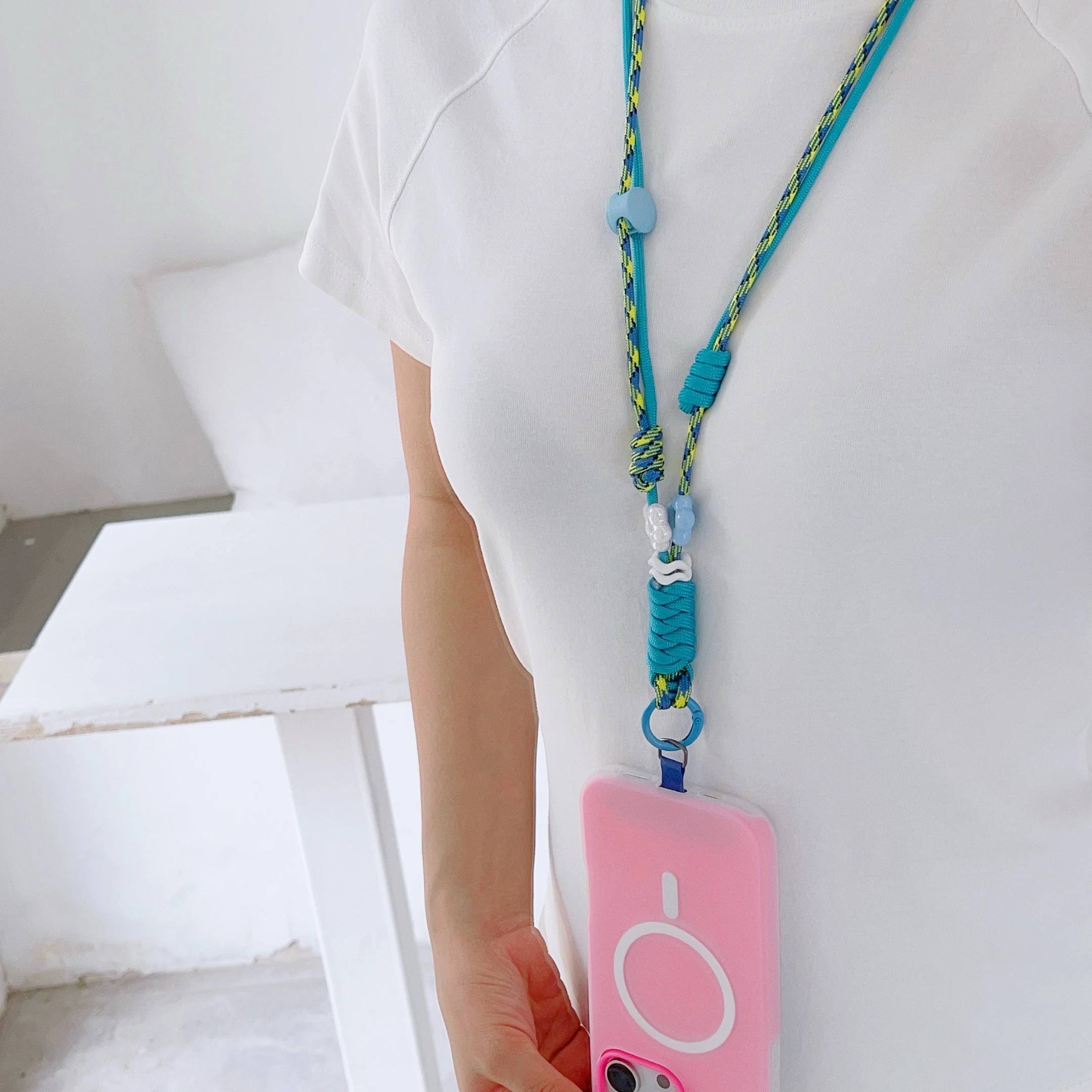 Lanière universelle multifonct - Phone Accessories Hanger avis et prix