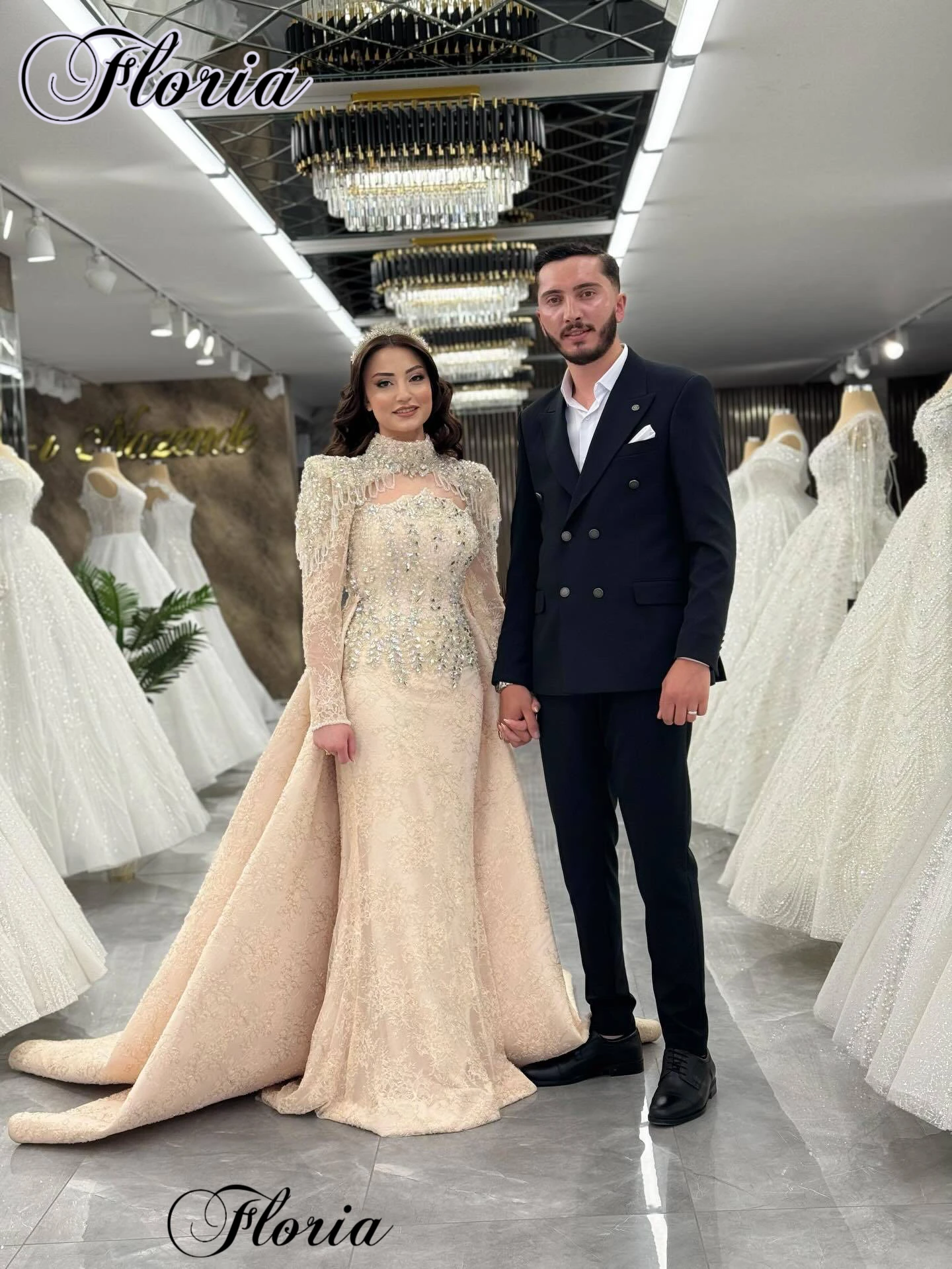 Light Champagne Beaded Wedding Dresses With Detachable Train Long Sleeves Wedding Gowns Bridal Gown Vestidos De Novia Customized