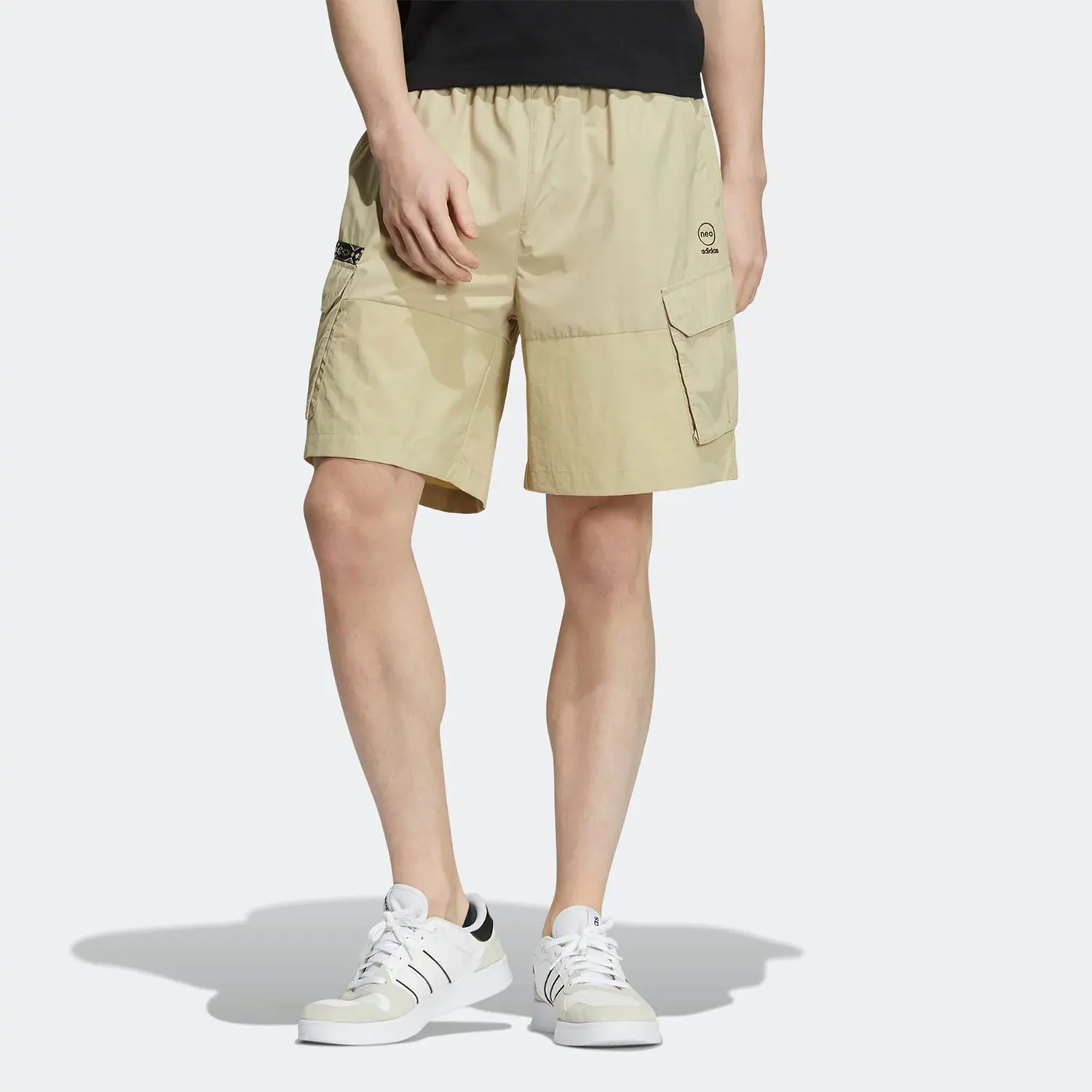 

Официальные мужские тренировочные шорты нового сезона Adidas HC9743