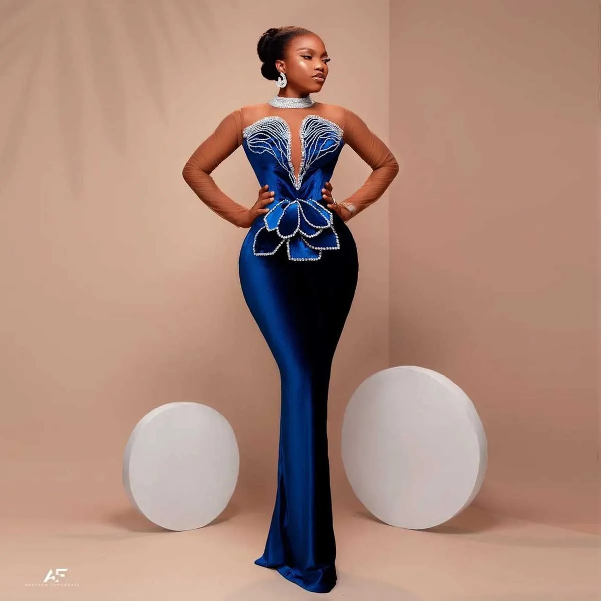 Modest Royal Blue Velvet Prom Dresses Aso Ebi Style Beaded Mermaid Evening Dress Sheer Long Sleeves African Wedding Party Gowns