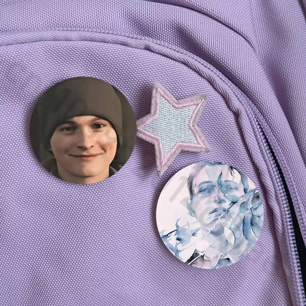 D-Detroit Become Human Game 58mm Icon Badge Handmade Tinplate Brooch for Backpack Clothes Chest Ornament Gifts