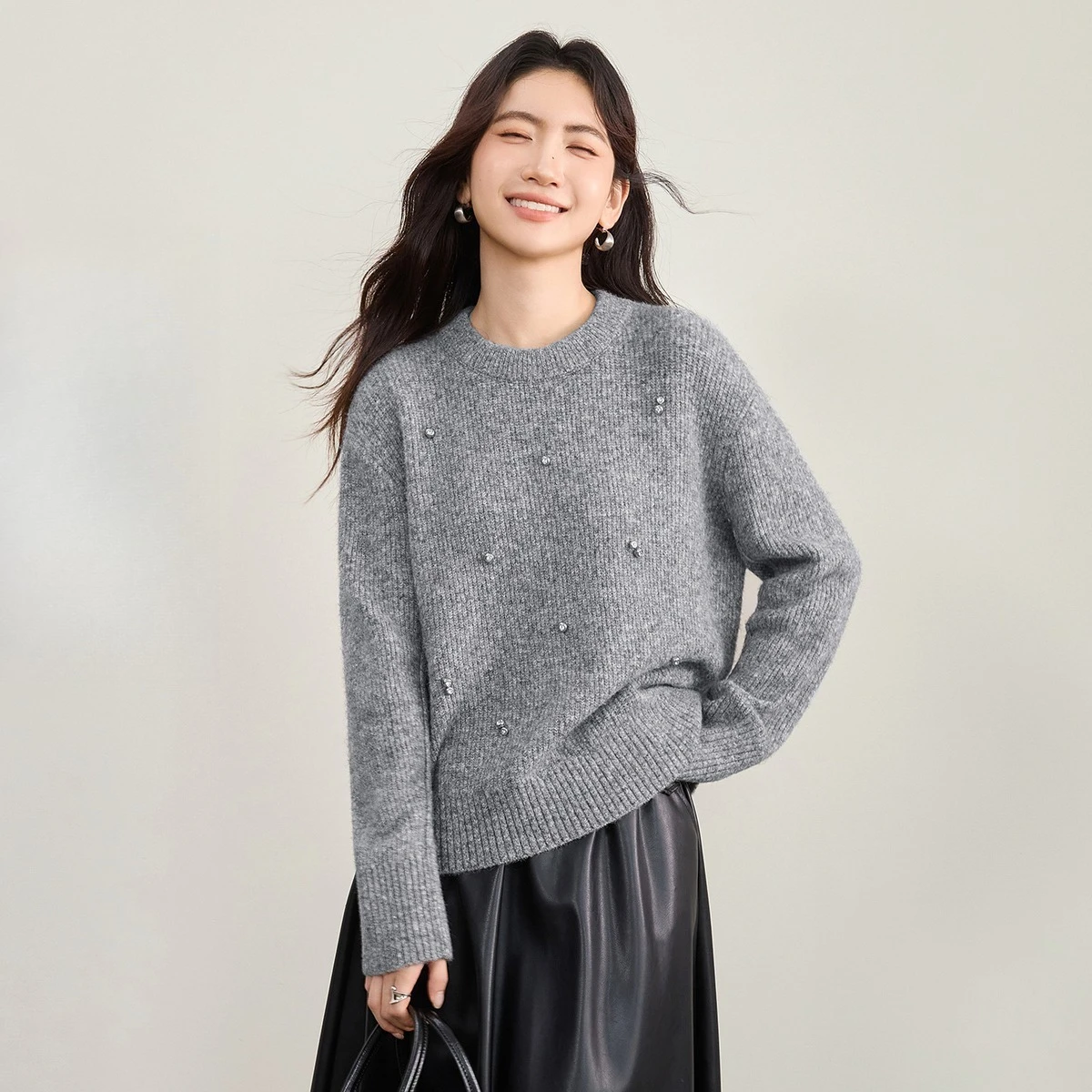 

SENTUBILA Women's Knit Sweater Handmade Crystal Rhinestone Knitwear Loose Fit Round Neck Fall Winter 2025 Fashion Top W53EE3375