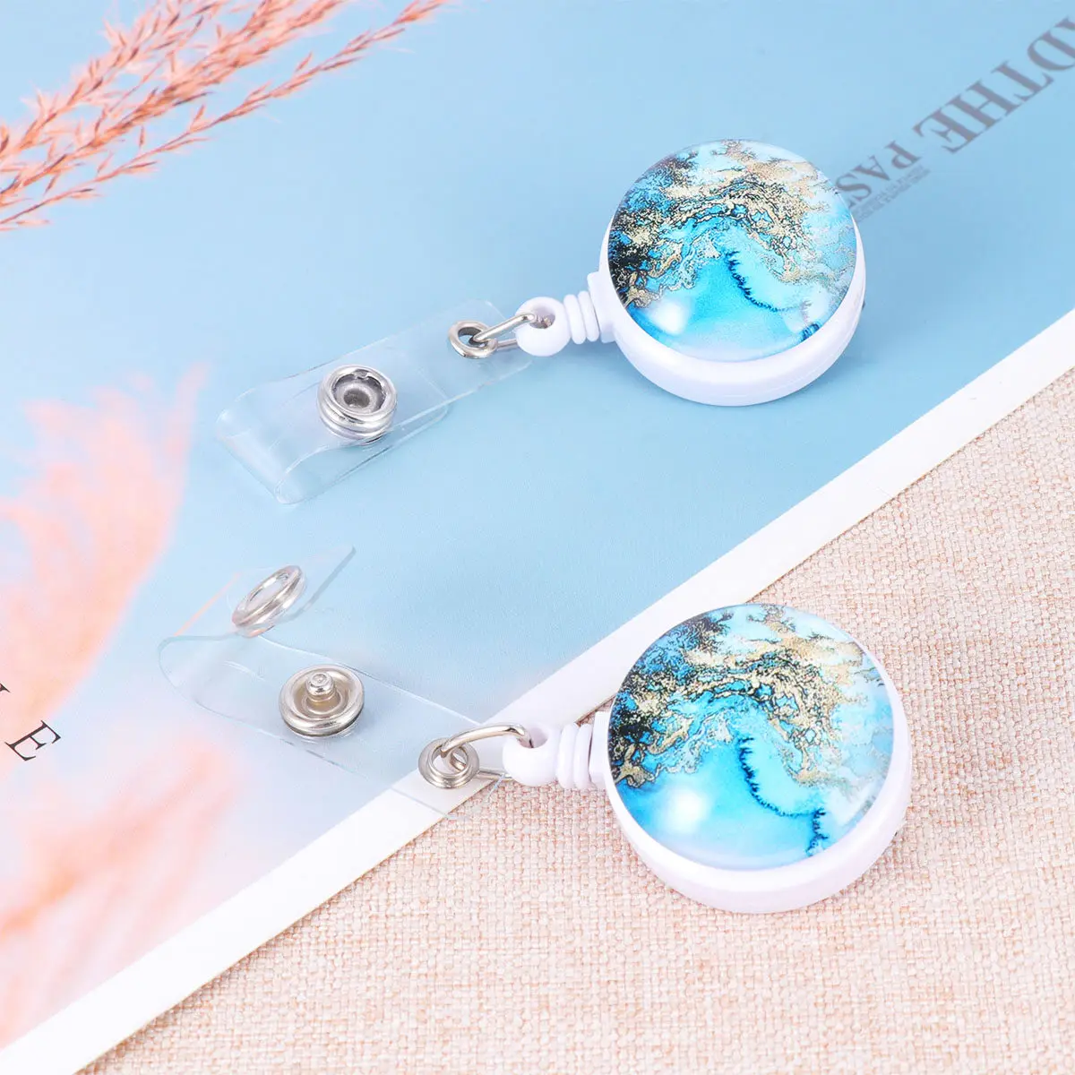 

2 шт. выдвижных держателей для бейджей из АБС-пластика для медсестер, врачей, студентов, выставок, с клипсой для ремня, белые, синие