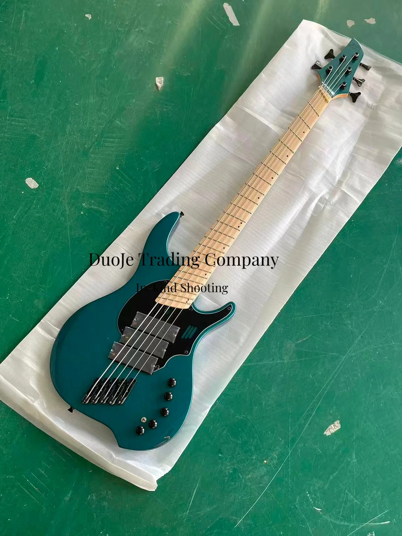 5 string metal blue bass, fixed bridge, solid wood body, maple neck, active battery, mini switch, DingW bass, customizable