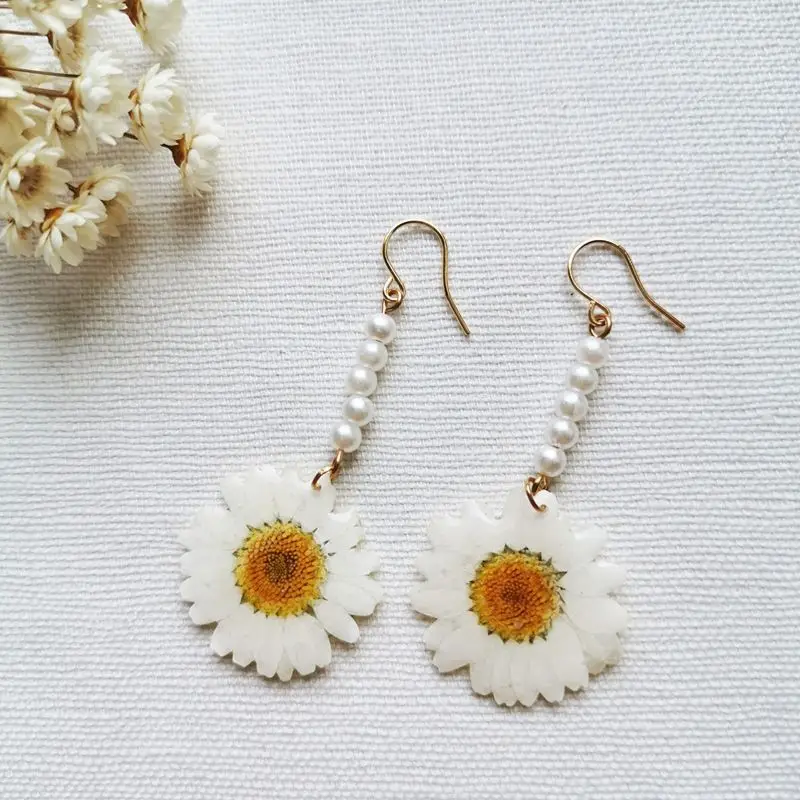 Colorful Daisy Natural Flower Earrings Elegant Epoxy Resin Pressed Flower Earrings Daisy Earrings Wholesale Statement Jewelry