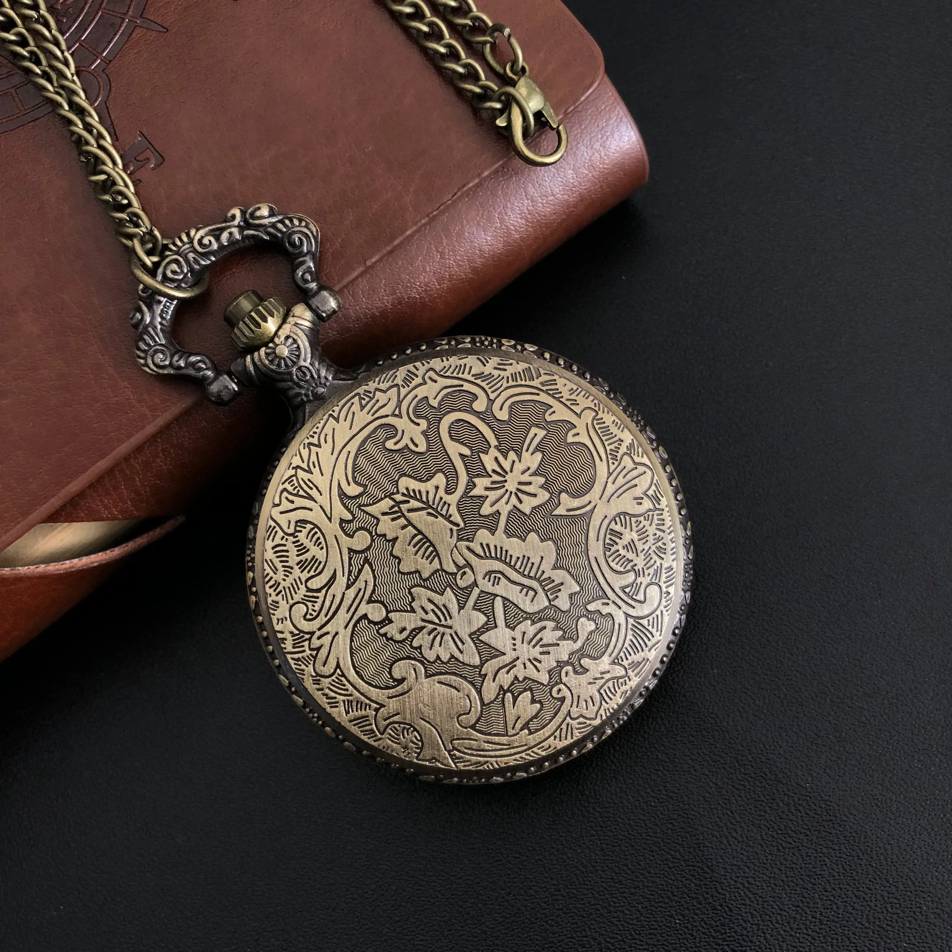 Exquisite Hollow Skeleton Design Quartz Pocket Watch Necklace Pendant Gifts for Man with Fob Chain Halloween Christmas Gift