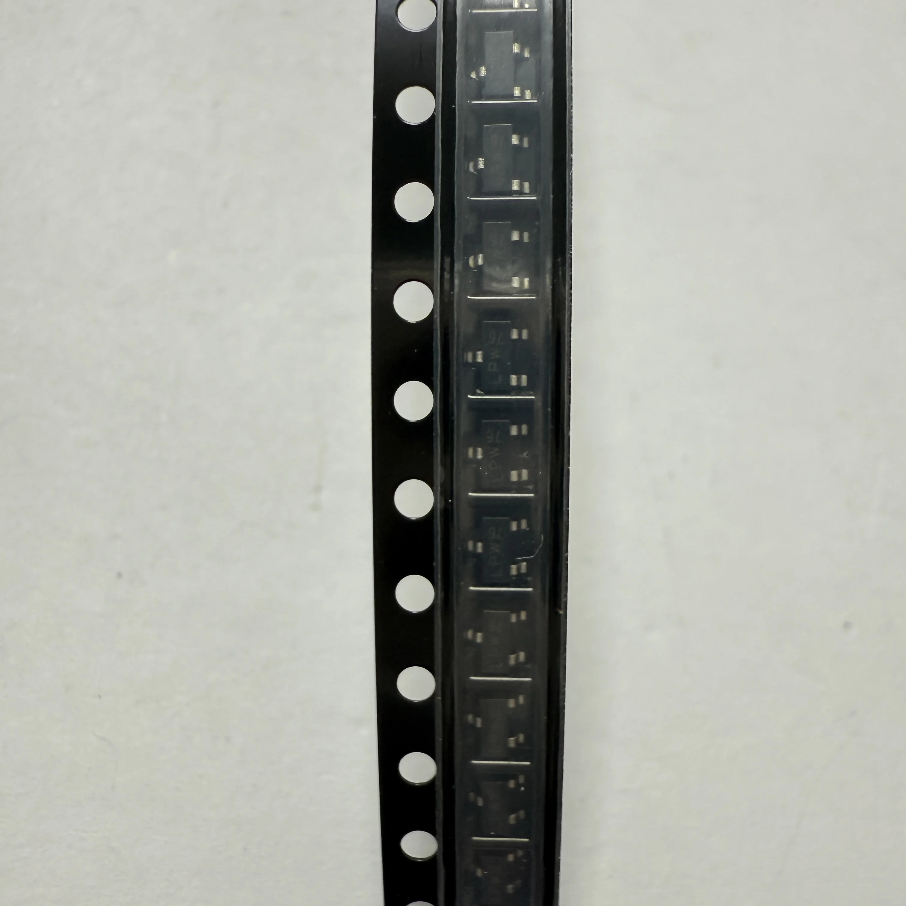 30 PÇS/LOTE 2N7002CK,215 (MOSFET)