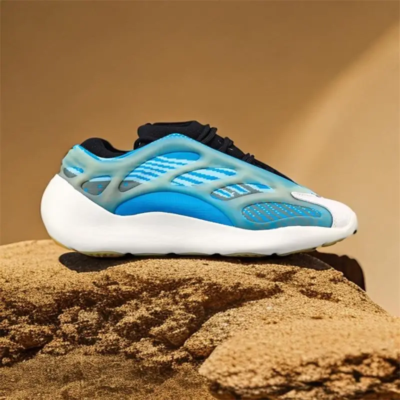 

The new type of bread shoes -8708 graphene antibacterial sports casual shoes are breathable, comfortable, casual and fashionable