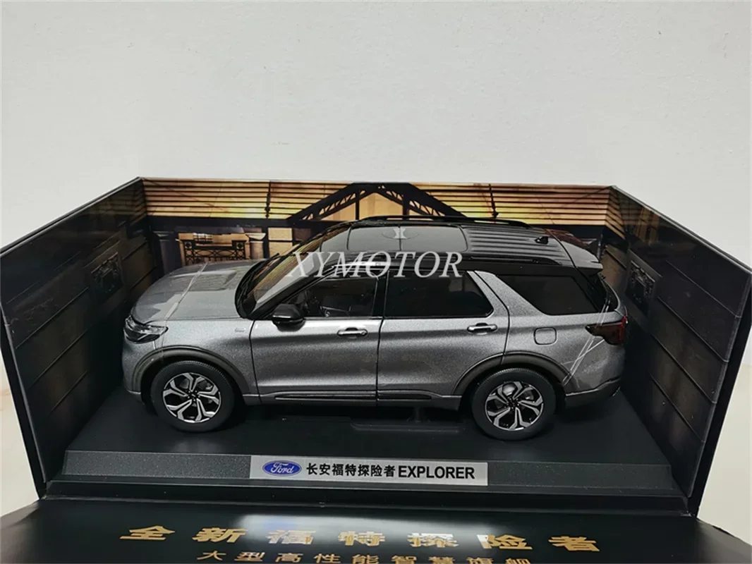 1/18 For Ford EXPLORER 2023 SUV Off-road Diecas Metal Model Car Toys Gifts Hobby Display Ornaments Collection Gray