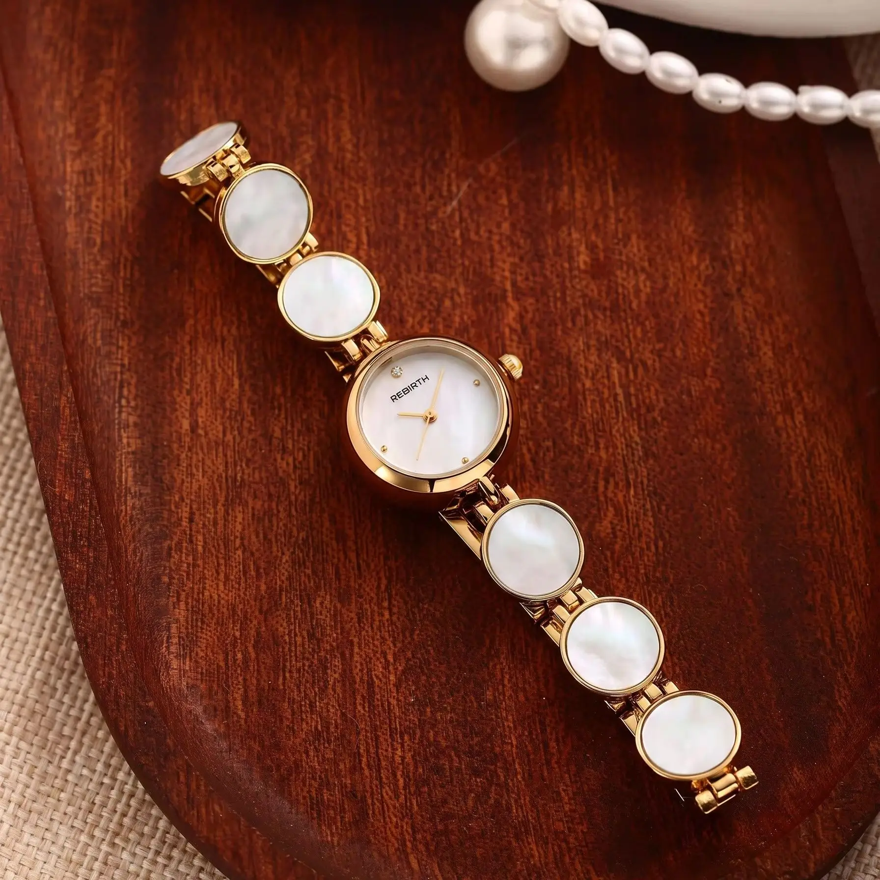 Light Luxury Jewelry-Style Women's Quartz Watch with a Round Mother-Of-Pearl Small Dial and Diamond Markers, Mother-Of-Pearl Inlaid with Gold Bracelet and Steel Band, Elegant Women's Wristwatch