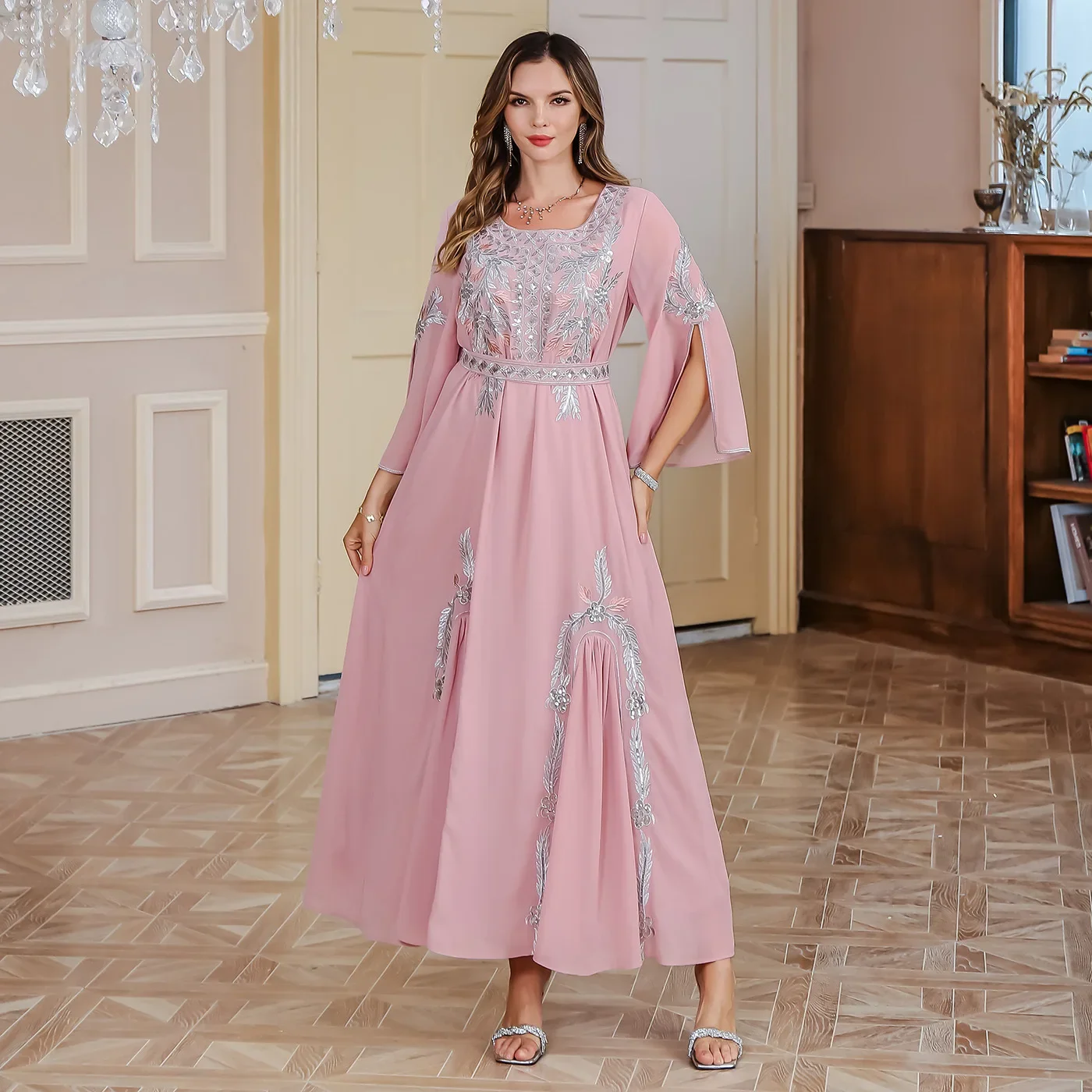 Europe and The United States Muslim Robe, Women's Elegant Dress Dubai Embroidered Gown,Temperament Lace-up Slim-fit Dress(Abaya)