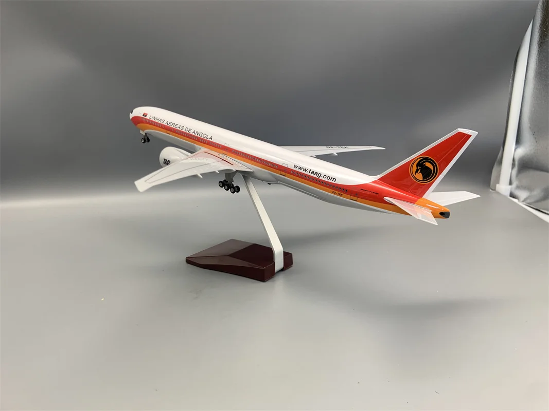 B777-300 أنغولا الخطوط الجوية 1:135 مقياس طائرة 47 سنتيمتر دييكاست الراتنج نموذج طائرة مع الضوء وعجلة الطيران ايرباص المتحمسين هدية