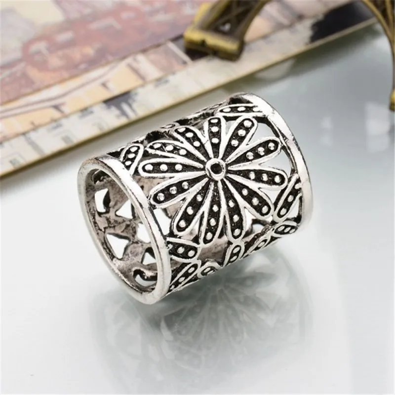 Korean Vintage Hollow Daisy Flower Scarf Buckle Tube Shawl Buckle Silk Scarf Clips Brooches For Women Jewelry Clothing Accessory