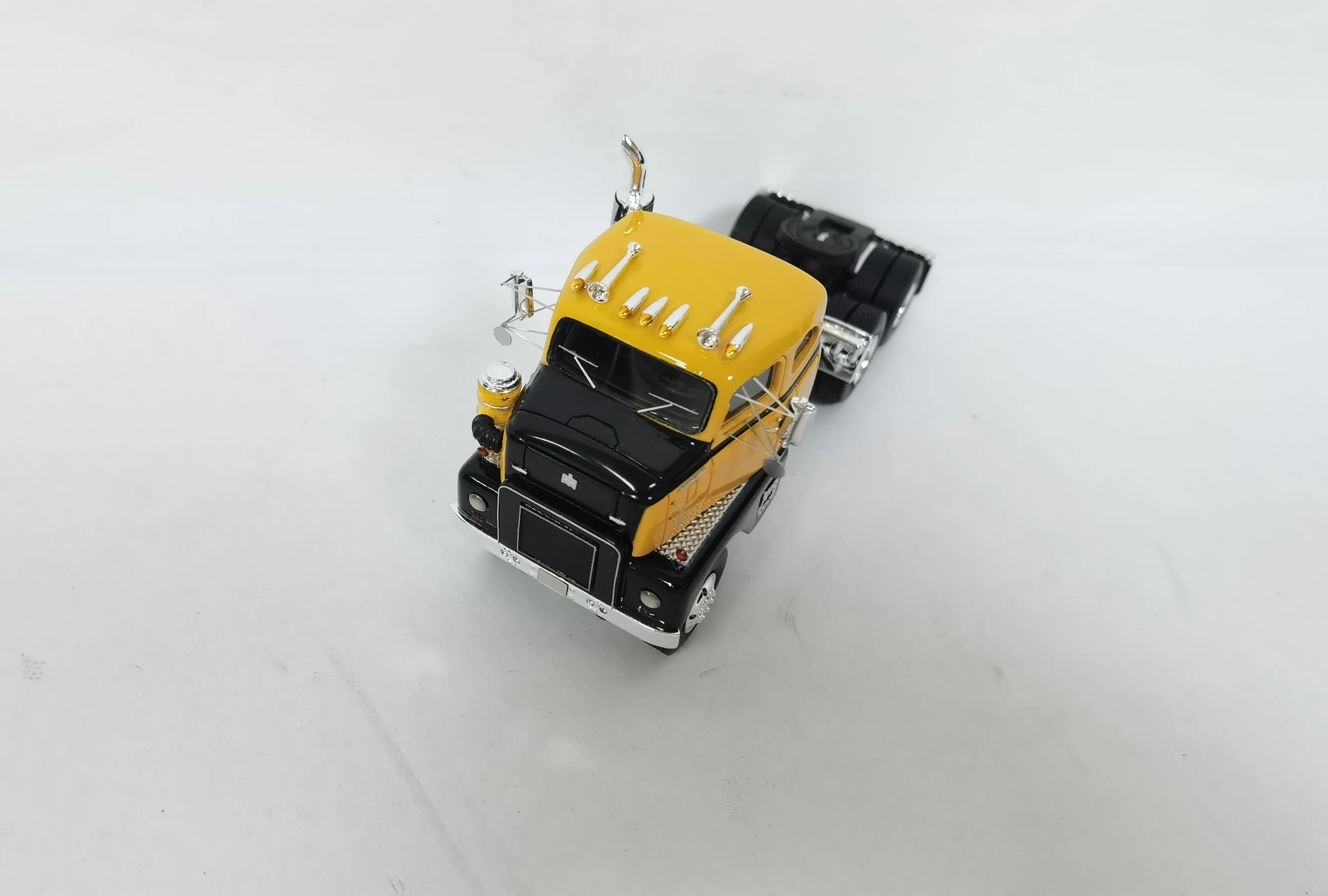 Car Model -Top Shelf 1/64 High Quality Resin International RDFC405 Tractor Yellow